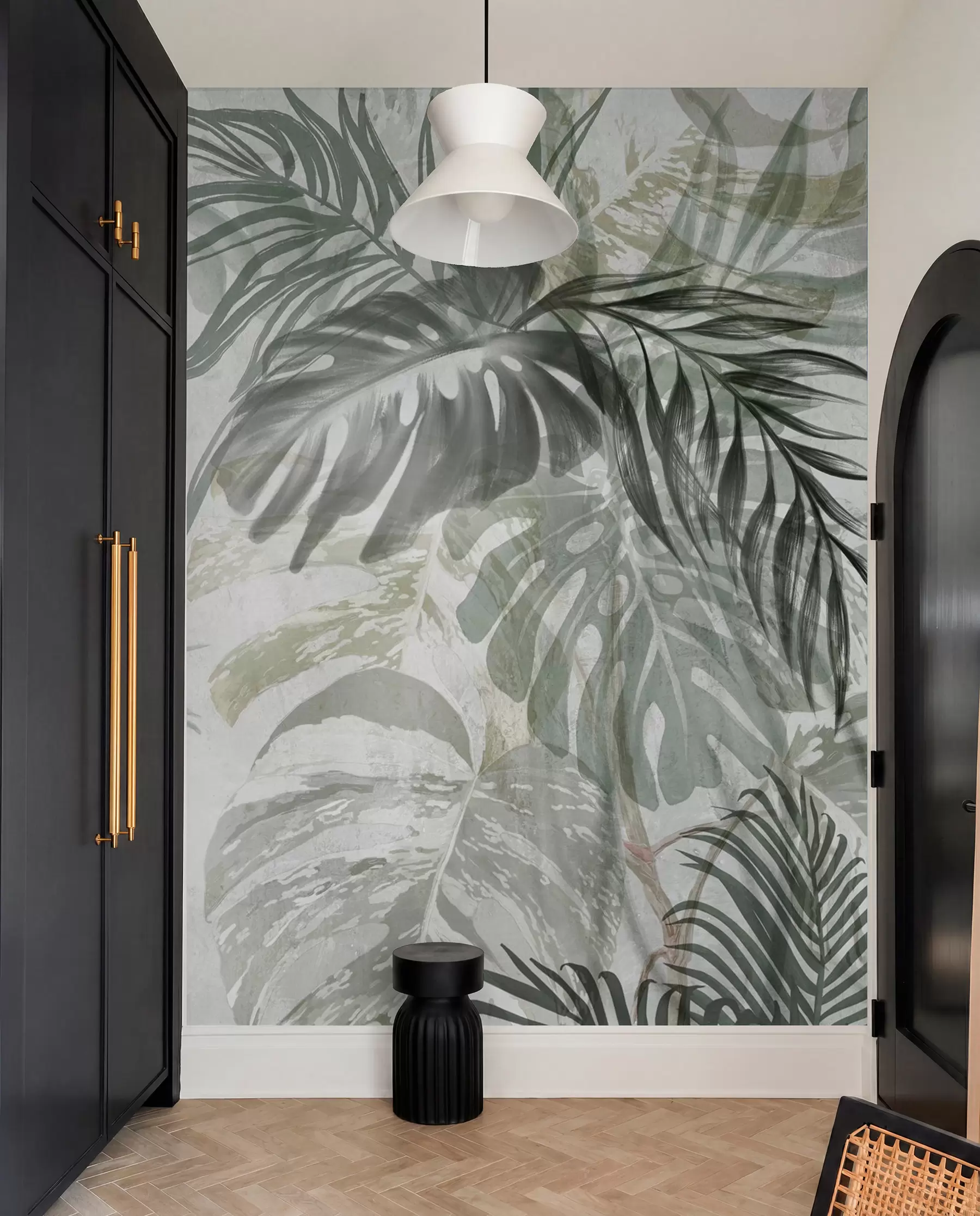 stenske poslikave Monstera in palmovi listi v odtenkih zelene in sive, botanično, tropsko listje, rastline džungle, teksturirano ozadje w09011