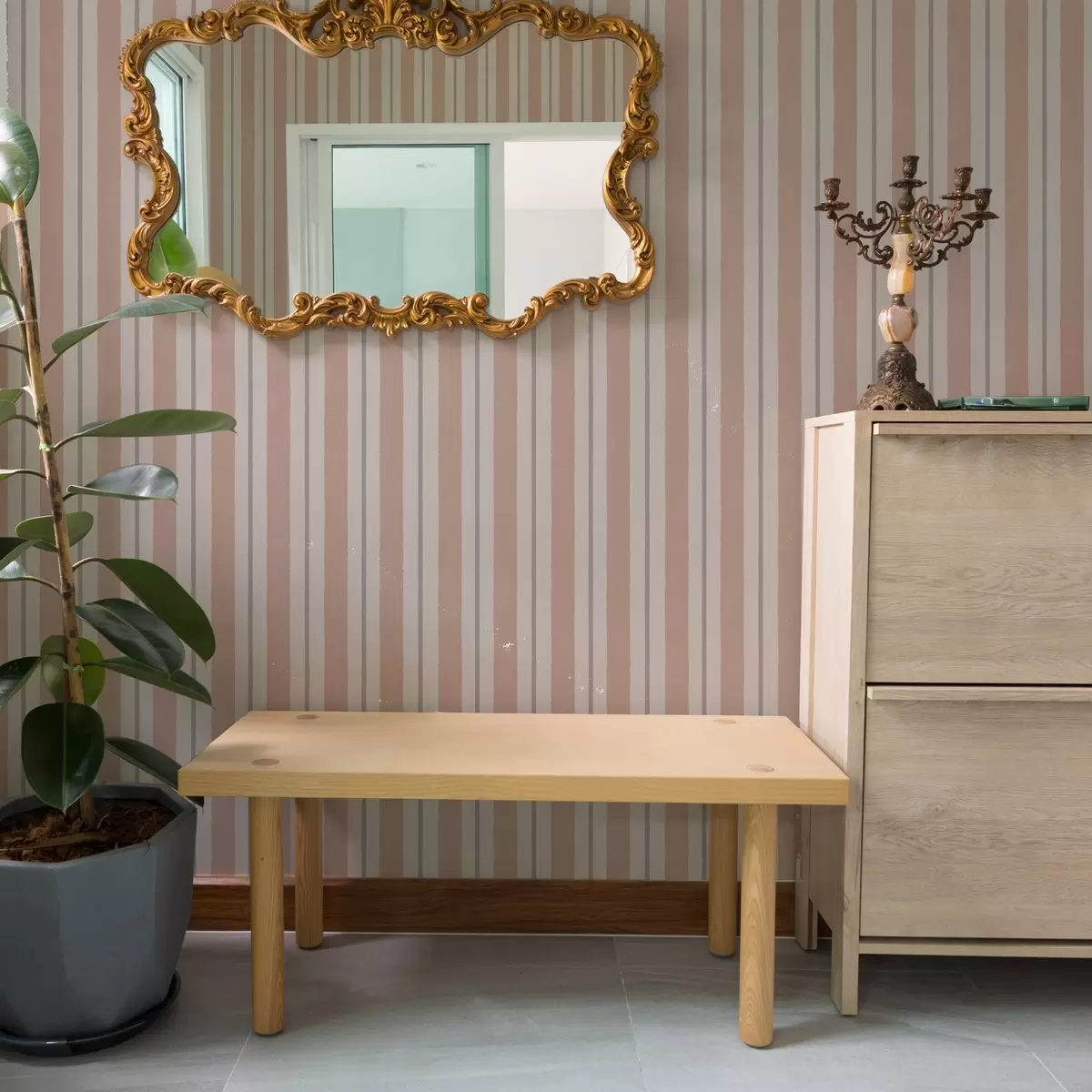 Ozadje Široke črte terakota-bige barve s sivkastim poudarkom a00513 Ozadje Široke črte terakota-bige barve s sivkastim poudarkom a00513