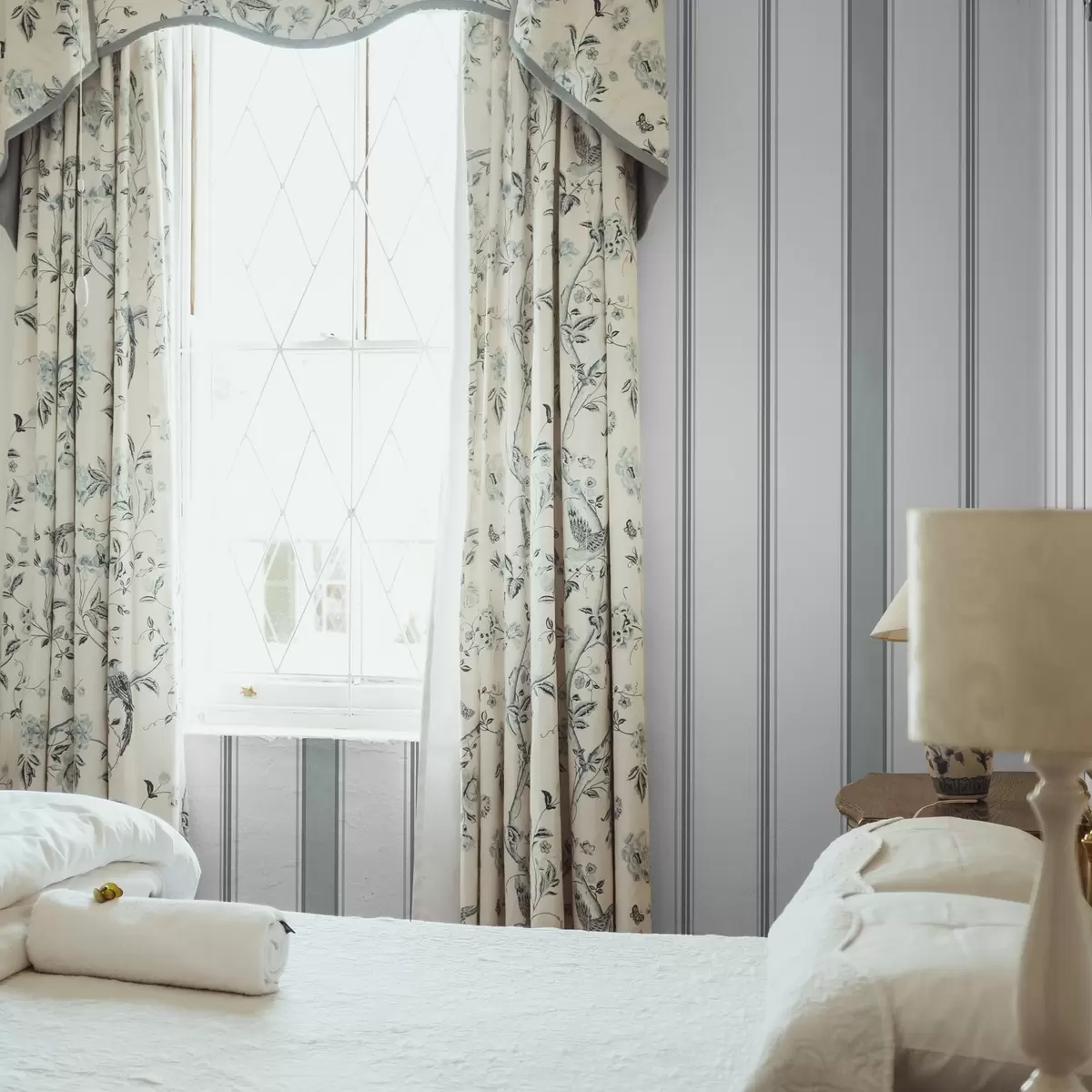 Ozadje Široke črte v sivo-modri paleti a00516 Ozadje Široke črte v sivo-modri paleti a00516