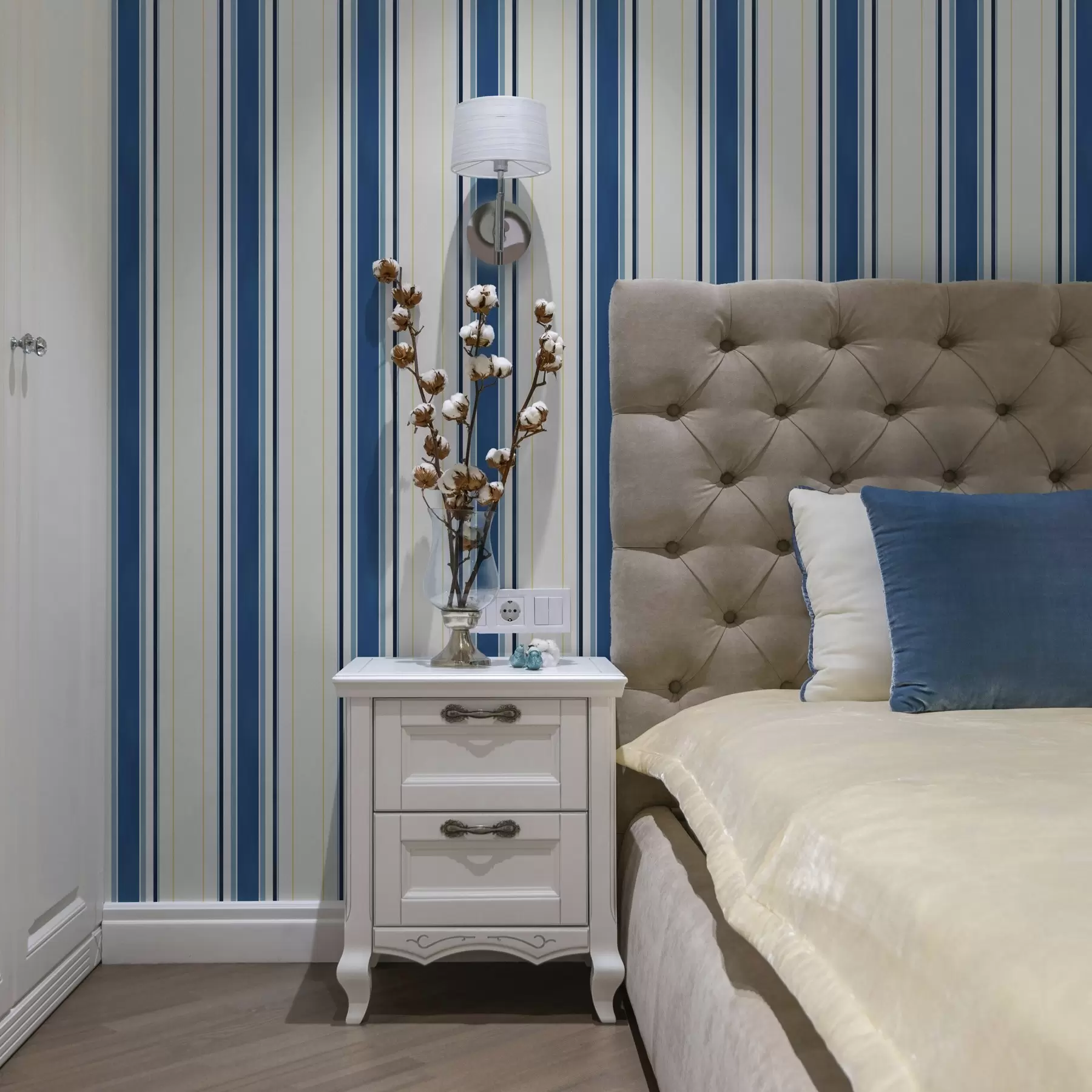 stenske poslikave Široke modre črte s tankimi rumenimi črtami a00522