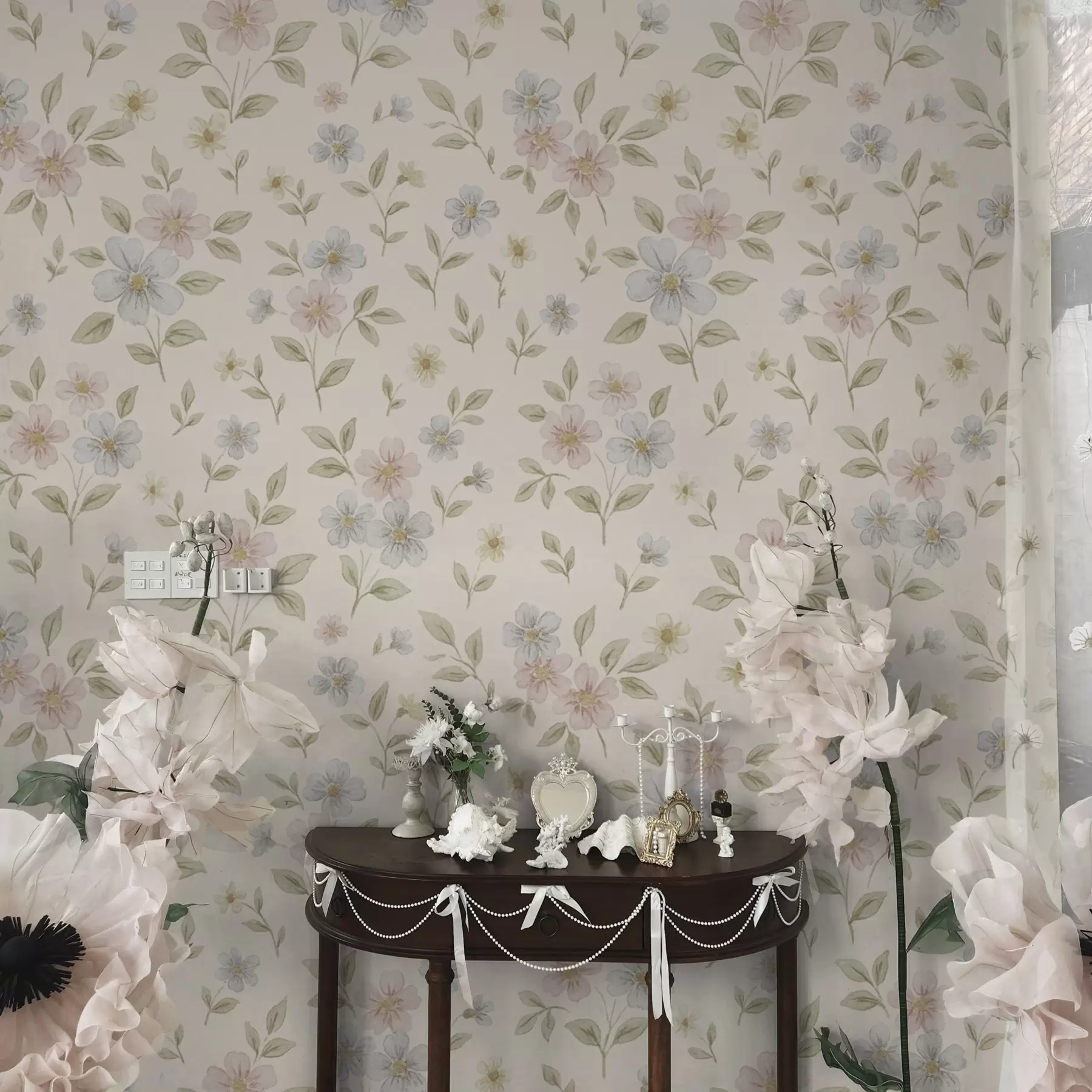 stenske poslikave Pastelne travniške rože na kremastem ozadju a00596