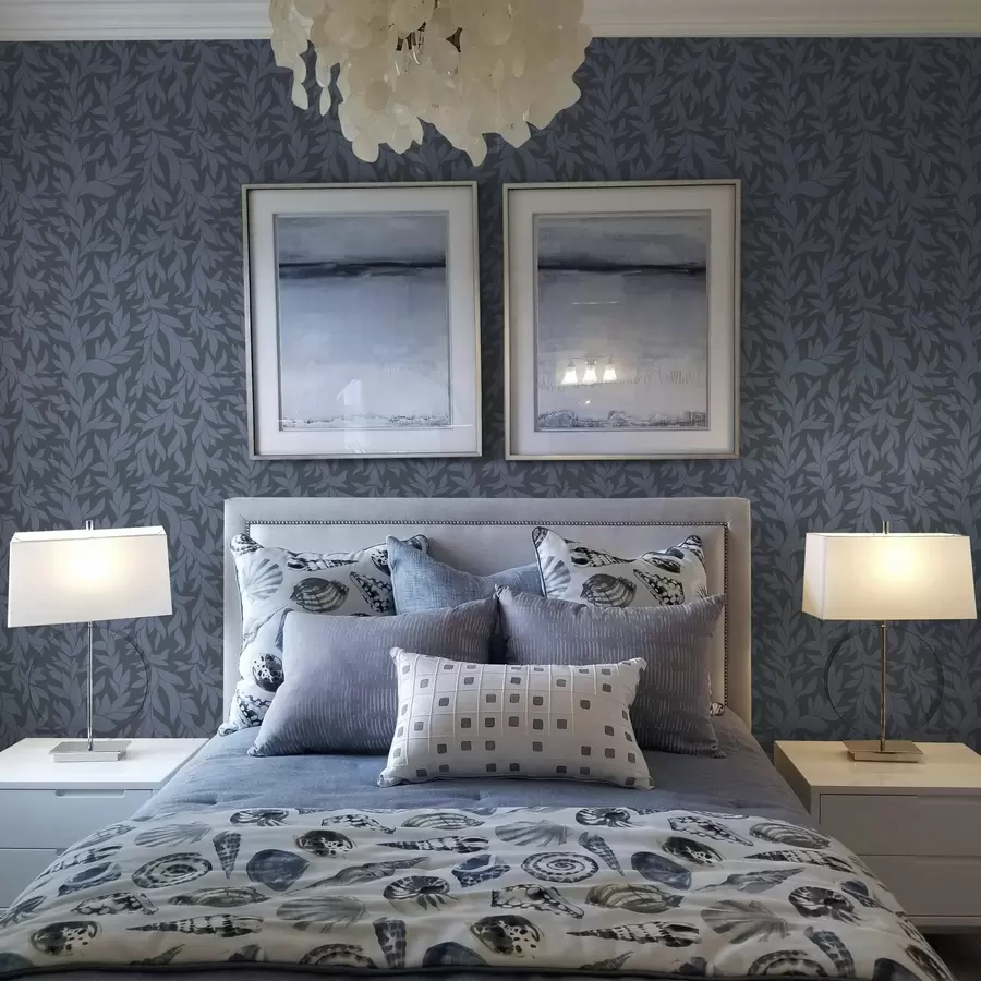 stenske poslikave Grafitno modro ozadje in modri listi, teksturirani poteg a00616v2