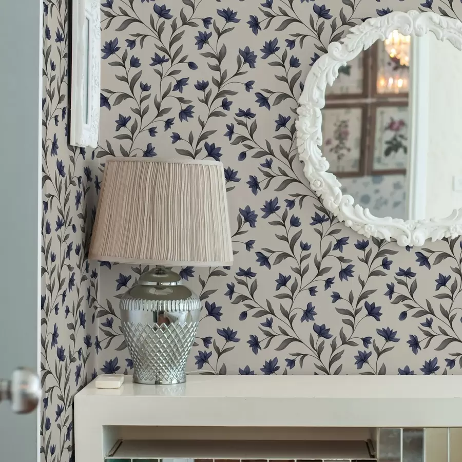 stenske poslikave Modri zvončki in siva zelenjava na svetlem ozadju a00622v1