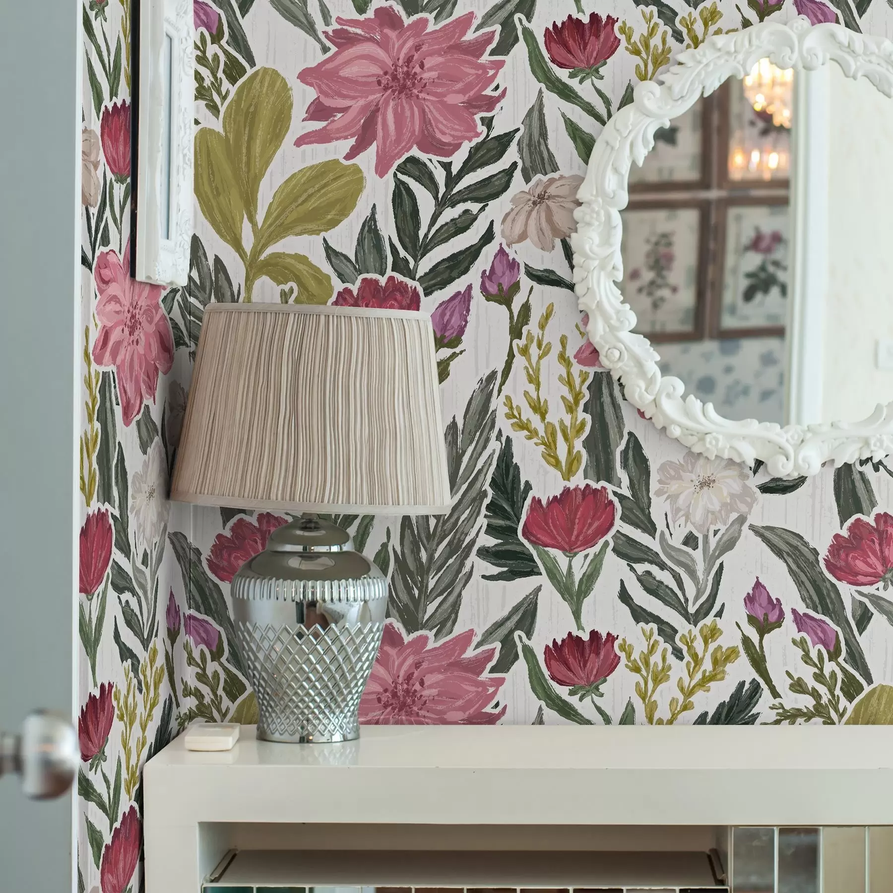 stenske poslikave Bujne rožnate in kremaste cvetlice na belem ozadju, impasto tekstura a00629v1