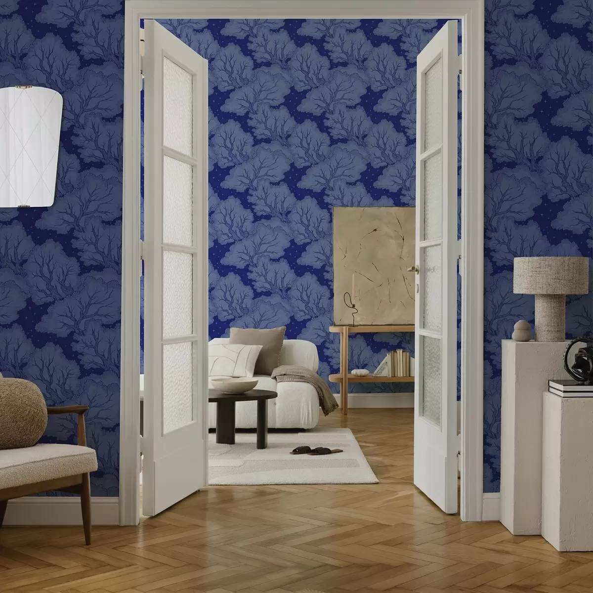 Ozadje Silhuete dreves pod zvezdnatim nebom v odtenkih modre barve a00798