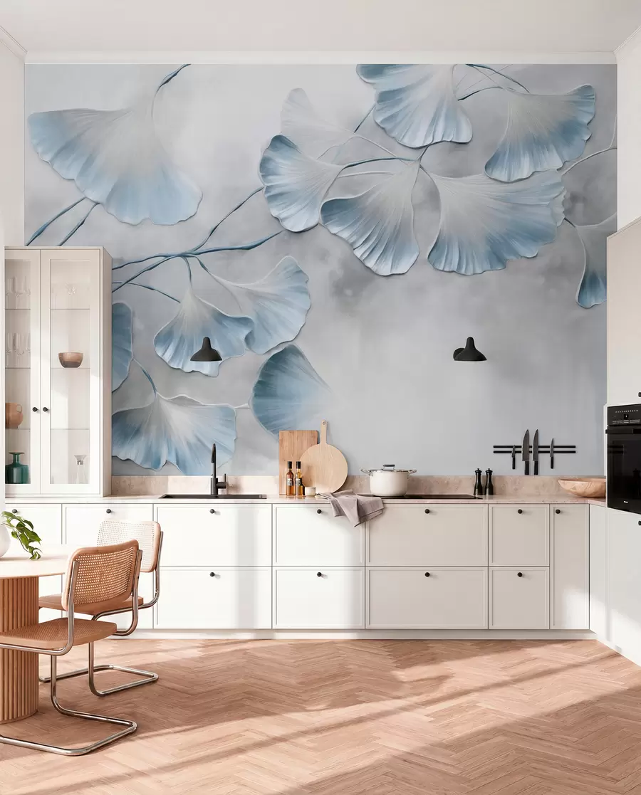 stenske poslikave Listi ginkga bilobe z modrimi robovi na veji, sivo teksturirano ozadje, eleganten in minimalističen dizajn w09472v1