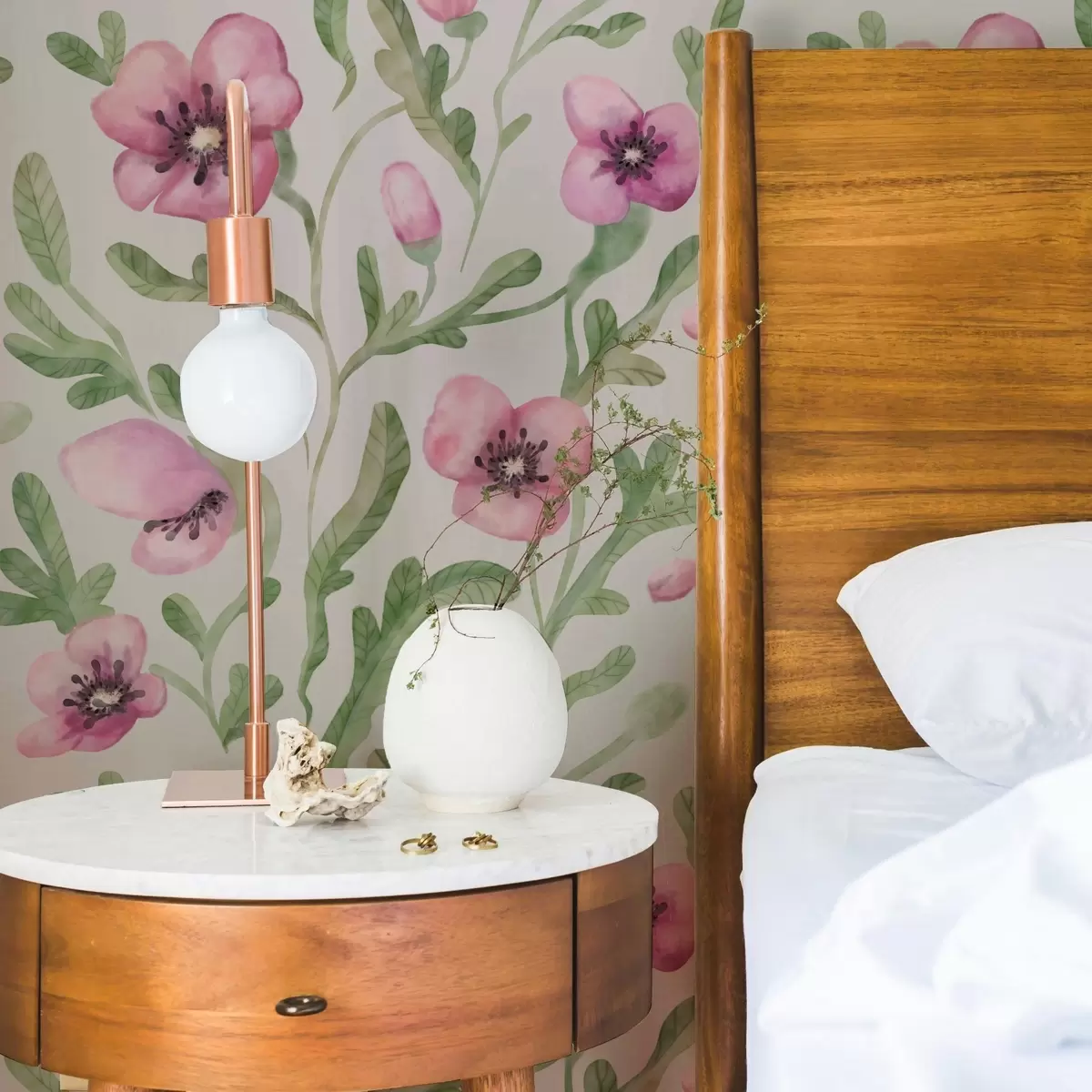 Ozadje Nežni rožnati makovi cvetovi z listi, naslikani v akvarelni tehniki a00830 Ozadje Nežni rožnati makovi cvetovi z listi, naslikani v akvarelni tehniki a00830