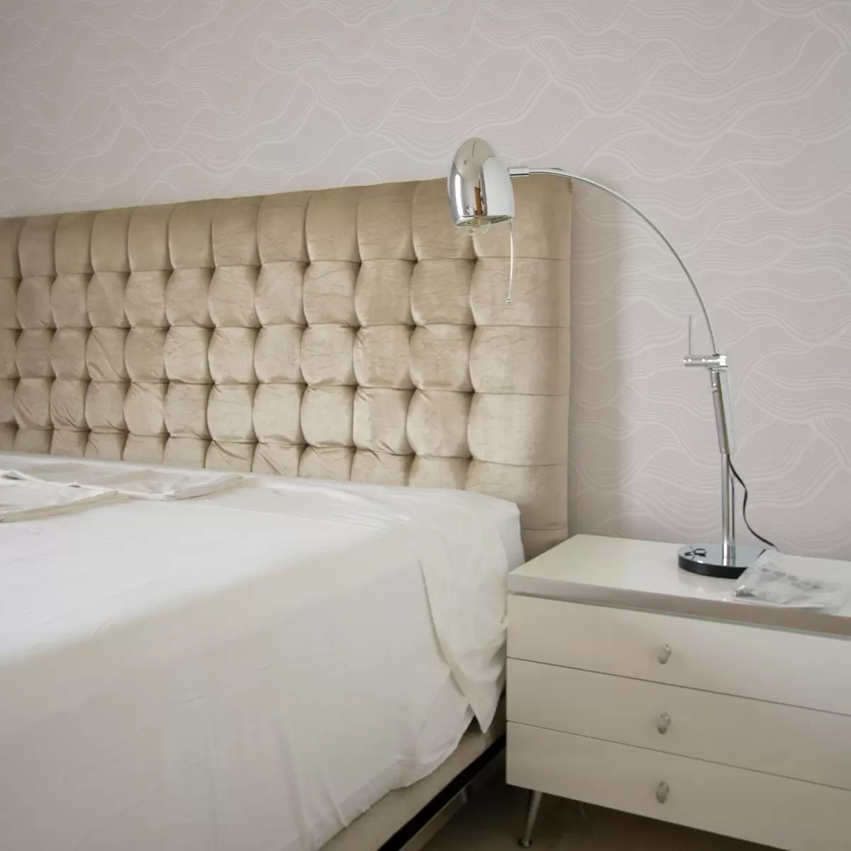 Ozadje Pastelno roza podlaga z valovitimi črtami a00682v3 Ozadje Pastelno roza podlaga z valovitimi črtami a00682v3