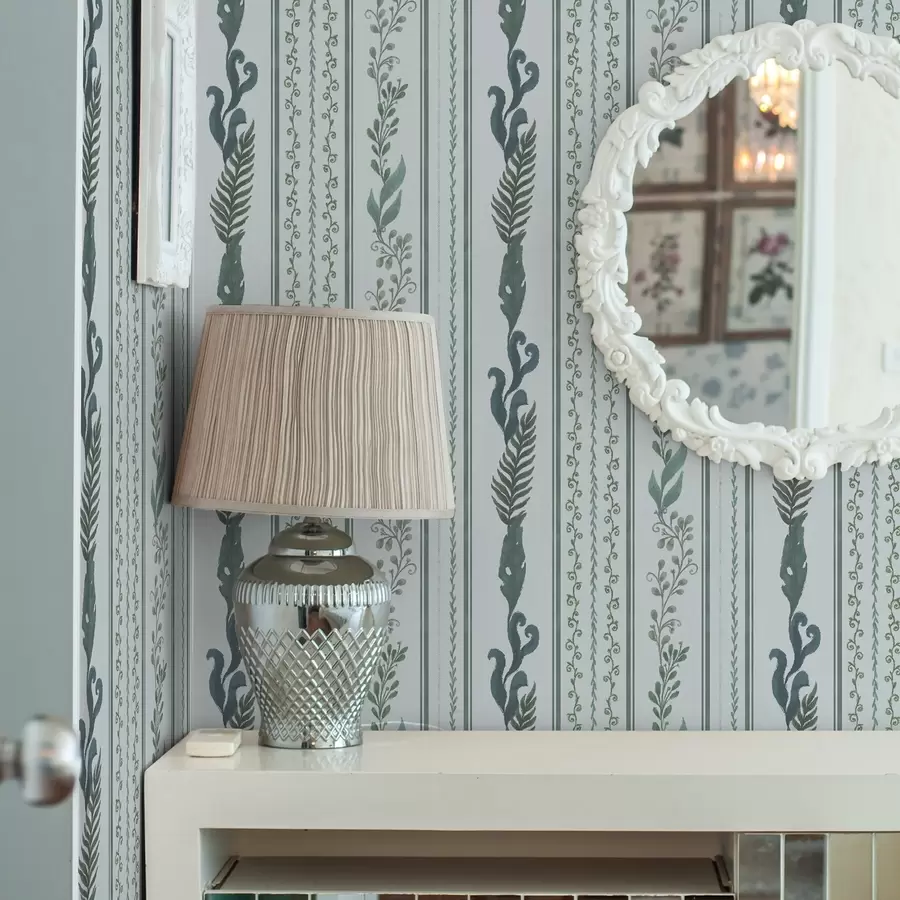 stenske poslikave Črte z vejami in kodri na hladni svetlo modri barvi a00823v1