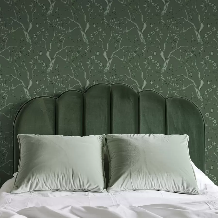 stenske poslikave Zelene cvetoče veje z metulji na temnem ozadju a00951v3