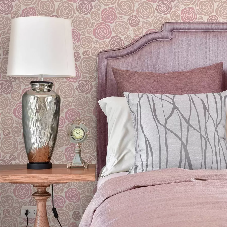 stenske poslikave Spiralne rožnate vrtnice in brizgi na svetlem ozadju a00955